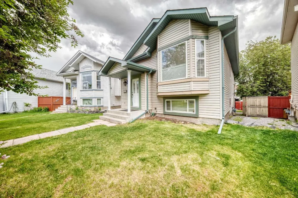 137 Erin Meadow Bay SE Calgary AB T2B 3A2
