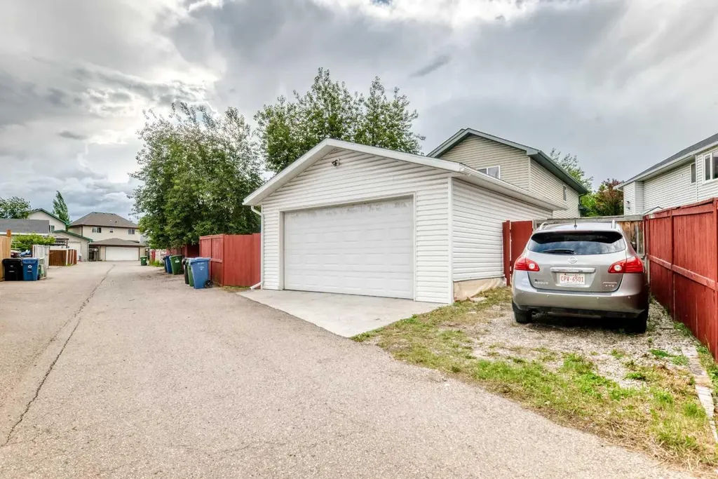 137 Erin Meadow Bay SE Calgary AB T2B 3A2