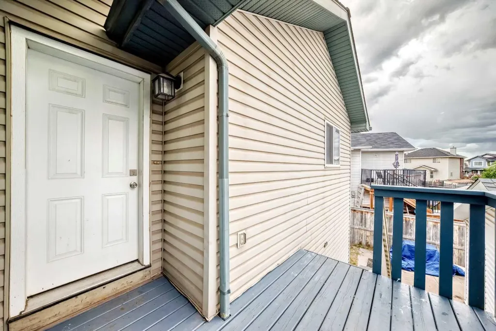 137 Erin Meadow Bay SE Calgary AB T2B 3A2