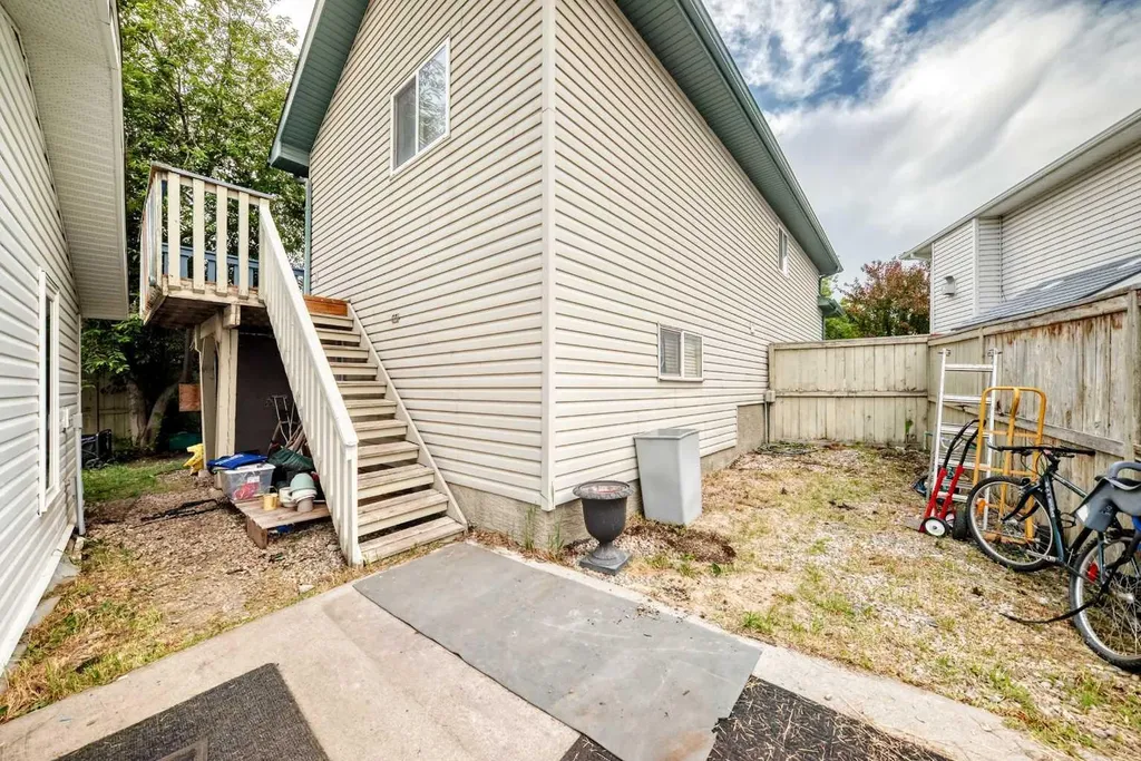 137 Erin Meadow Bay SE Calgary AB T2B 3A2