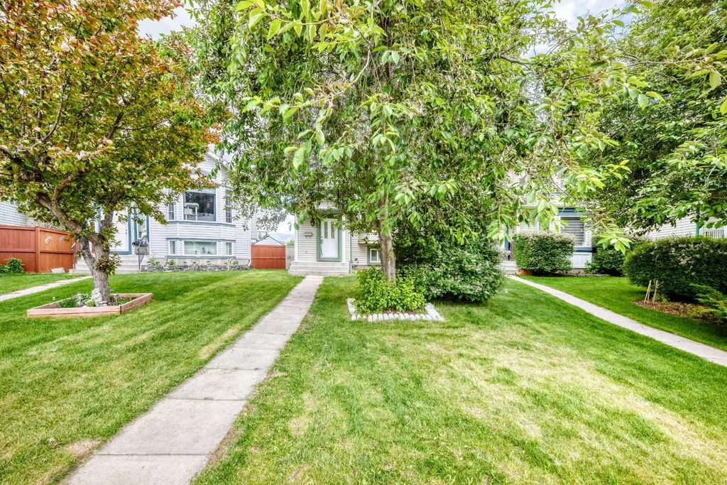 137 Erin Meadow Bay SE Calgary AB T2B 3A2