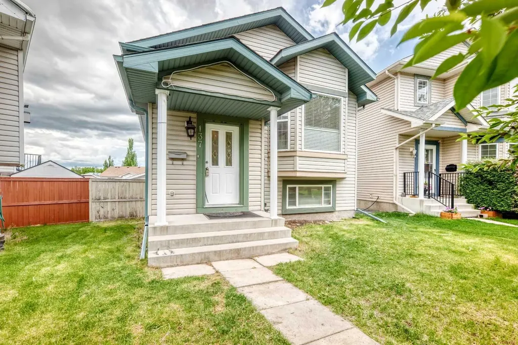 137 Erin Meadow Bay SE Calgary AB T2B 3A2