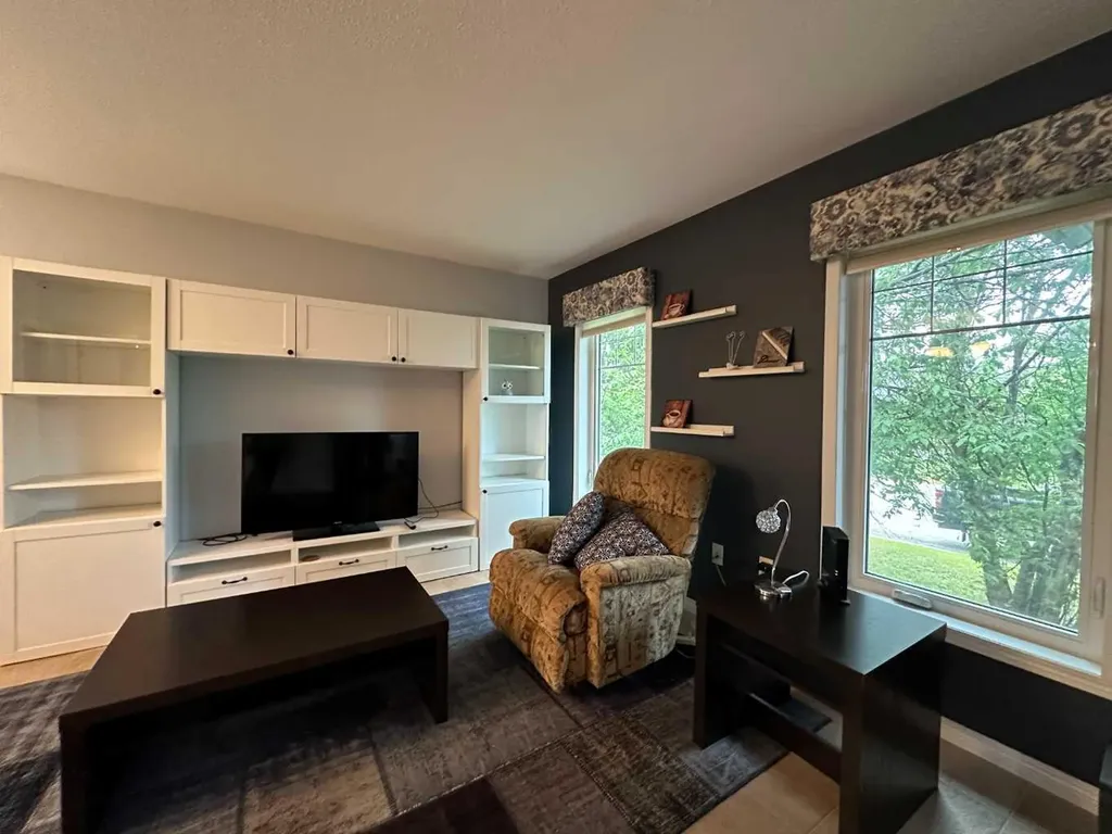 5018 61 Avenue Close Ponoka AB T4J 1E7