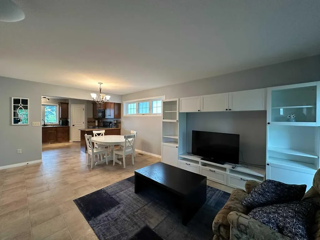 5018 61 Avenue Close Ponoka AB T4J 1E7