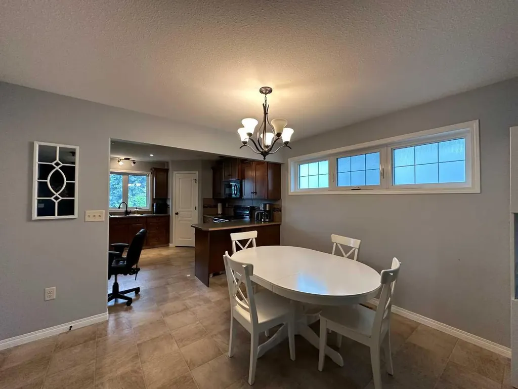 5018 61 Avenue Close Ponoka AB T4J 1E7