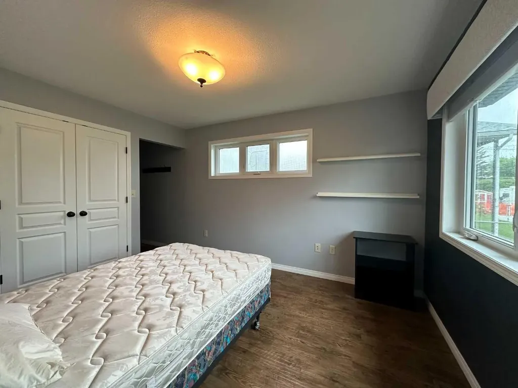 5018 61 Avenue Close Ponoka AB T4J 1E7