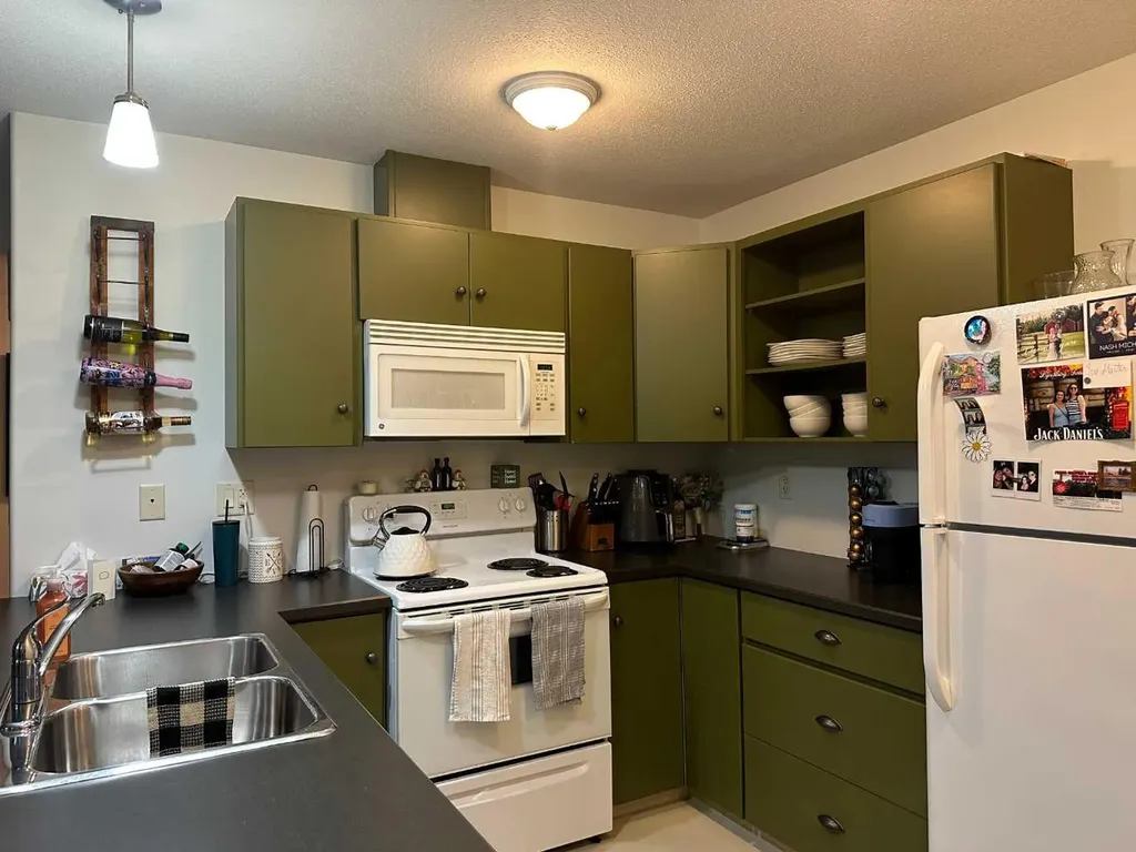 5018 61 Avenue Close Ponoka AB T4J 1E7