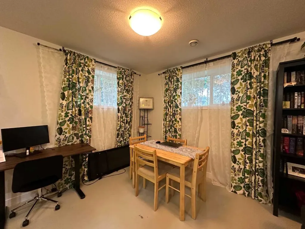 5018 61 Avenue Close Ponoka AB T4J 1E7