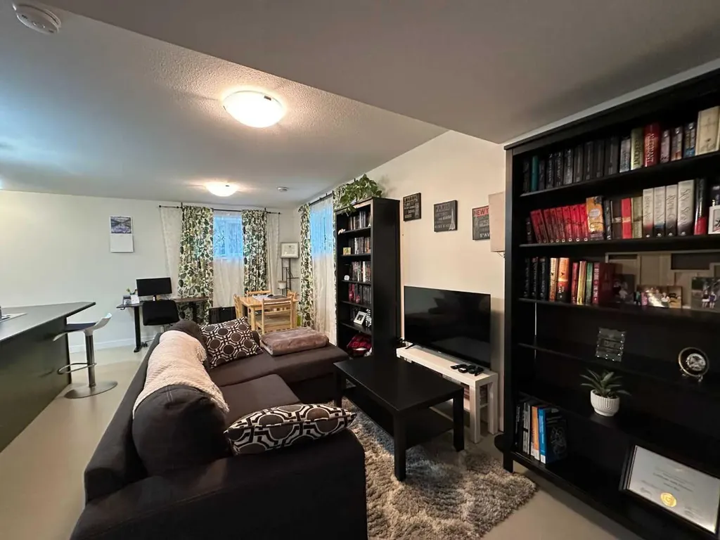 5018 61 Avenue Close Ponoka AB T4J 1E7
