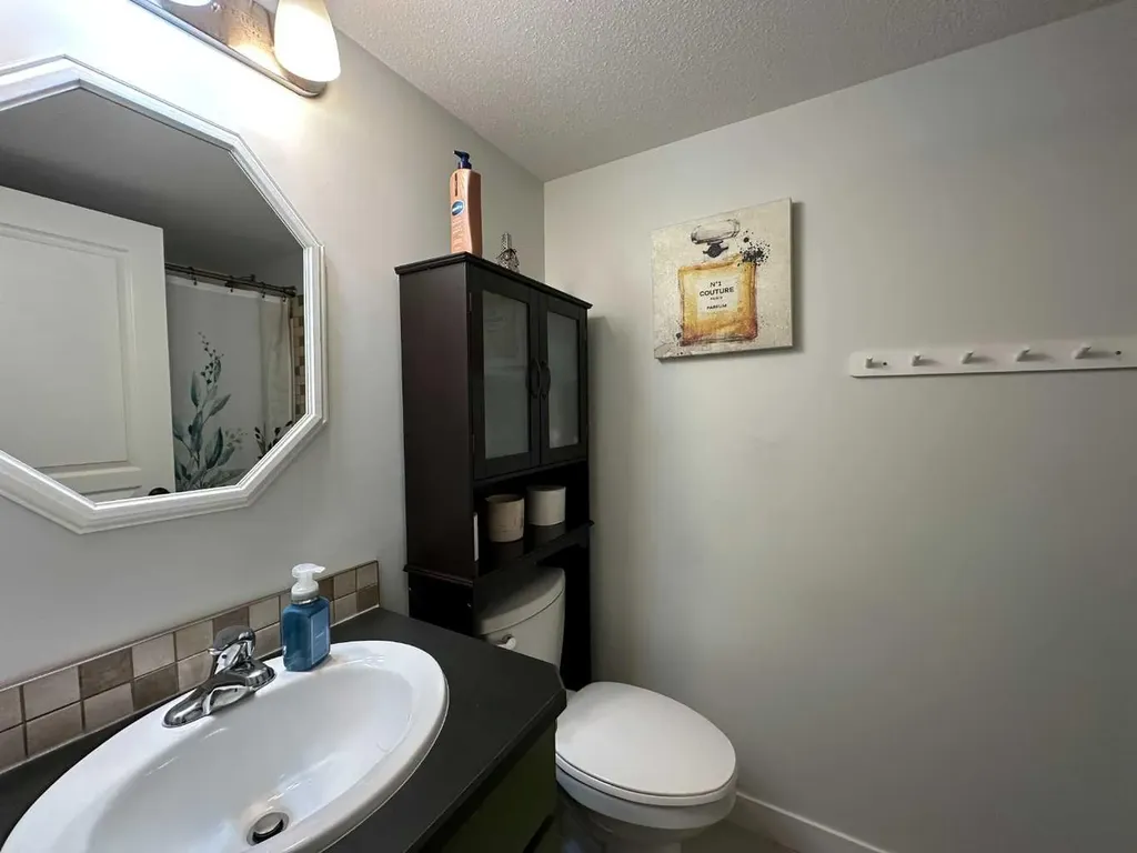 5018 61 Avenue Close Ponoka AB T4J 1E7