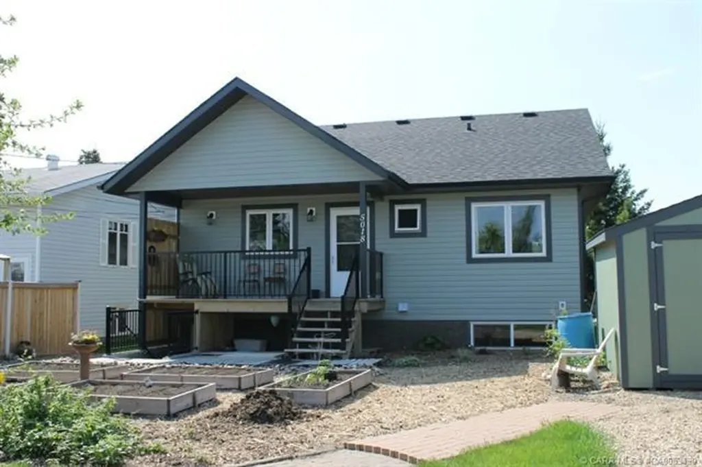 5018 61 Avenue Close Ponoka AB T4J 1E7
