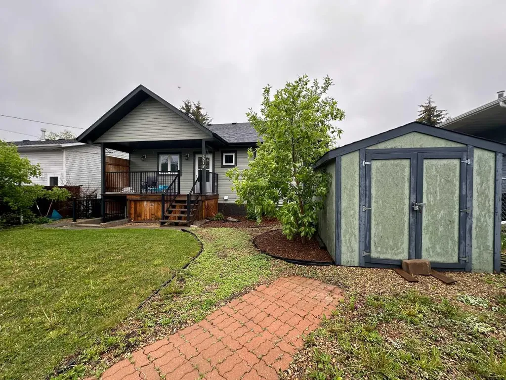 5018 61 Avenue Close Ponoka AB T4J 1E7