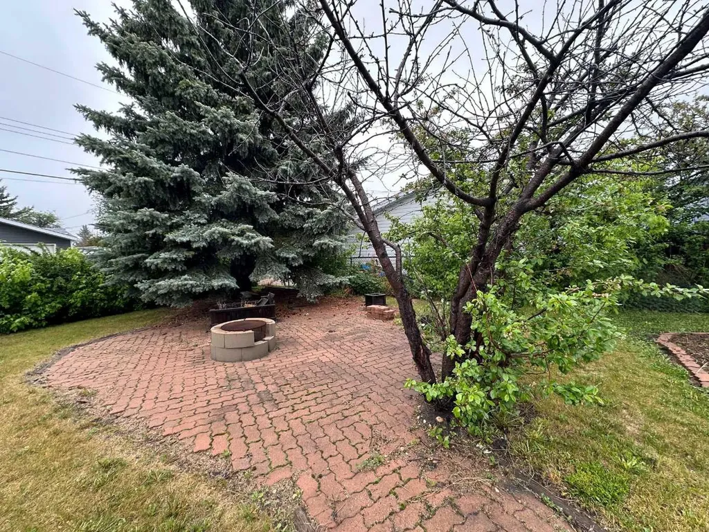 5018 61 Avenue Close Ponoka AB T4J 1E7