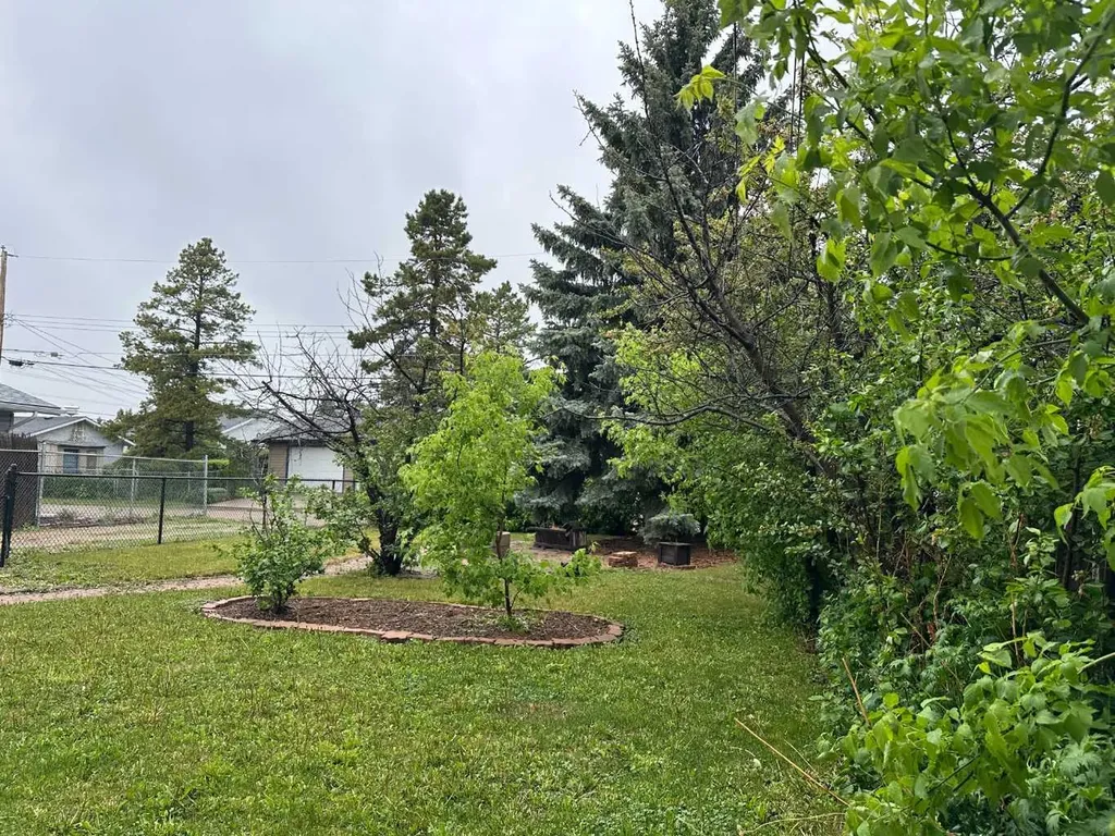 5018 61 Avenue Close Ponoka AB T4J 1E7