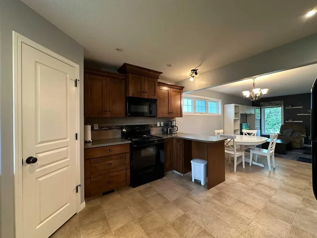 5018 61 Avenue Close Ponoka AB T4J 1E7