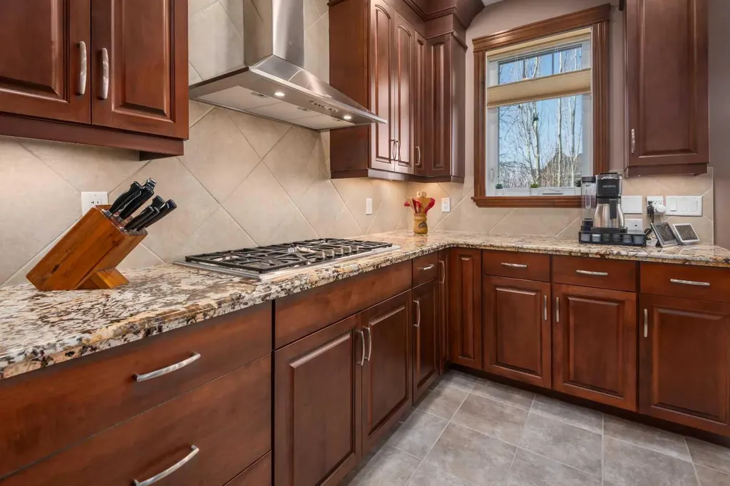 291 Coopers Hill SW Airdrie AB T4B 0R9