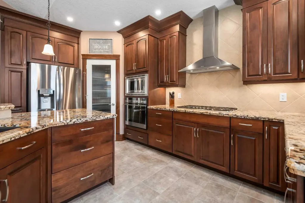 291 Coopers Hill SW Airdrie AB T4B 0R9