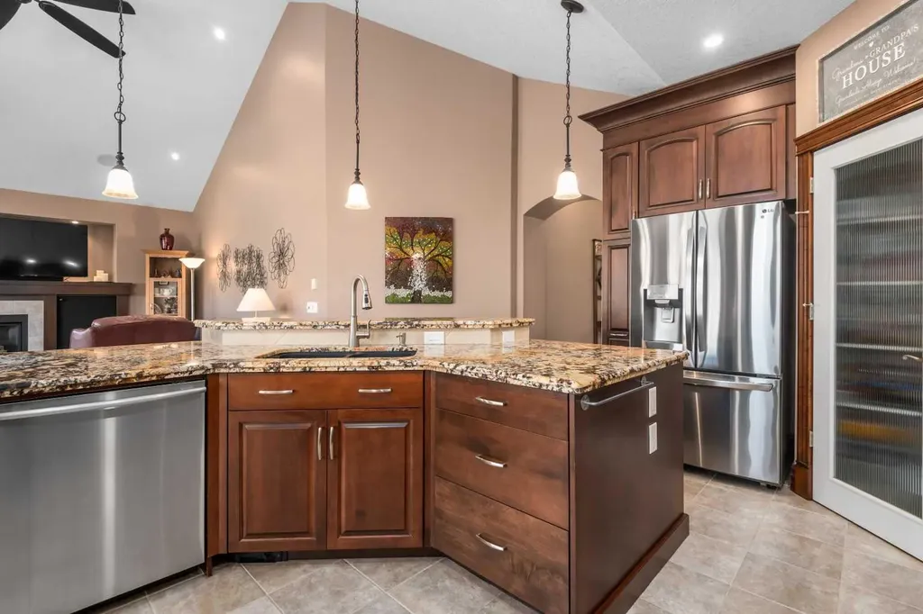 291 Coopers Hill SW Airdrie AB T4B 0R9