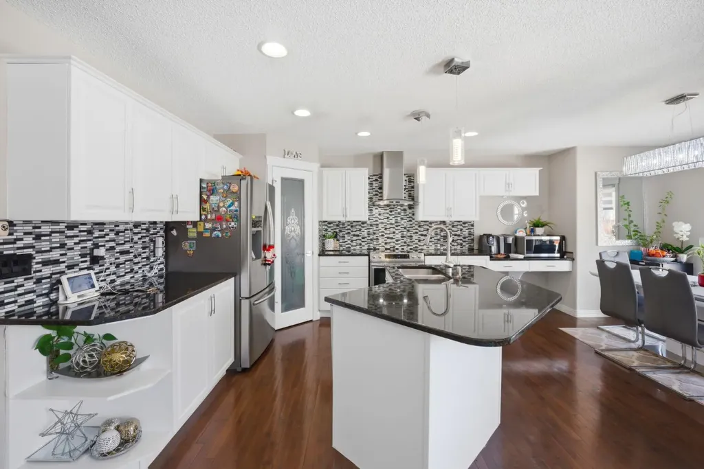 87 Kincora Drive NW Calgary AB T3R1L4