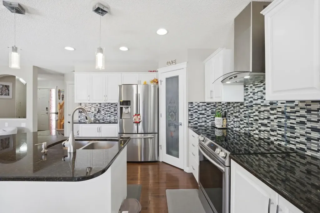 87 Kincora Drive NW Calgary AB T3R1L4