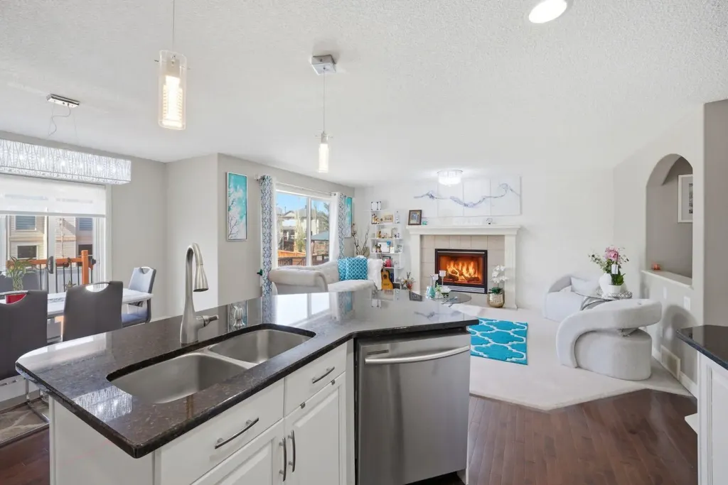87 Kincora Drive NW Calgary AB T3R1L4