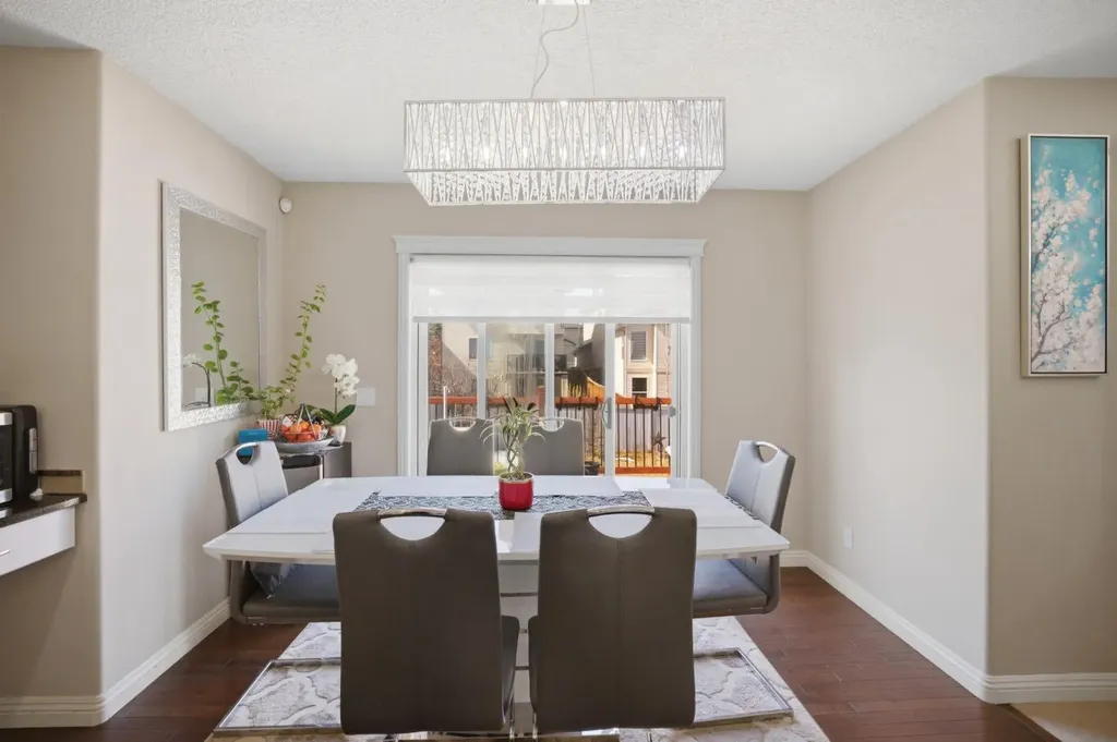 87 Kincora Drive NW Calgary AB T3R1L4