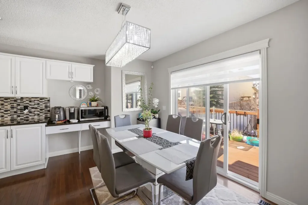 87 Kincora Drive NW Calgary AB T3R1L4