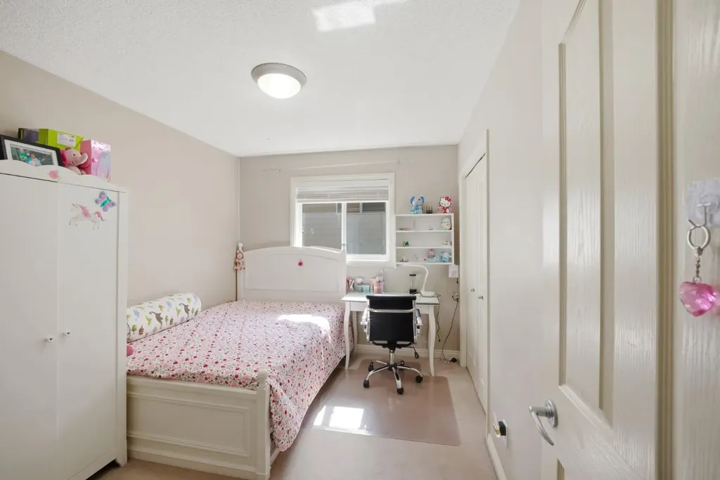 87 Kincora Drive NW Calgary AB T3R1L4
