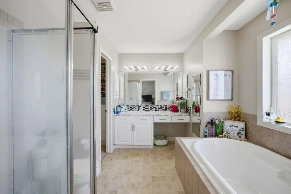 87 Kincora Drive NW Calgary AB T3R1L4