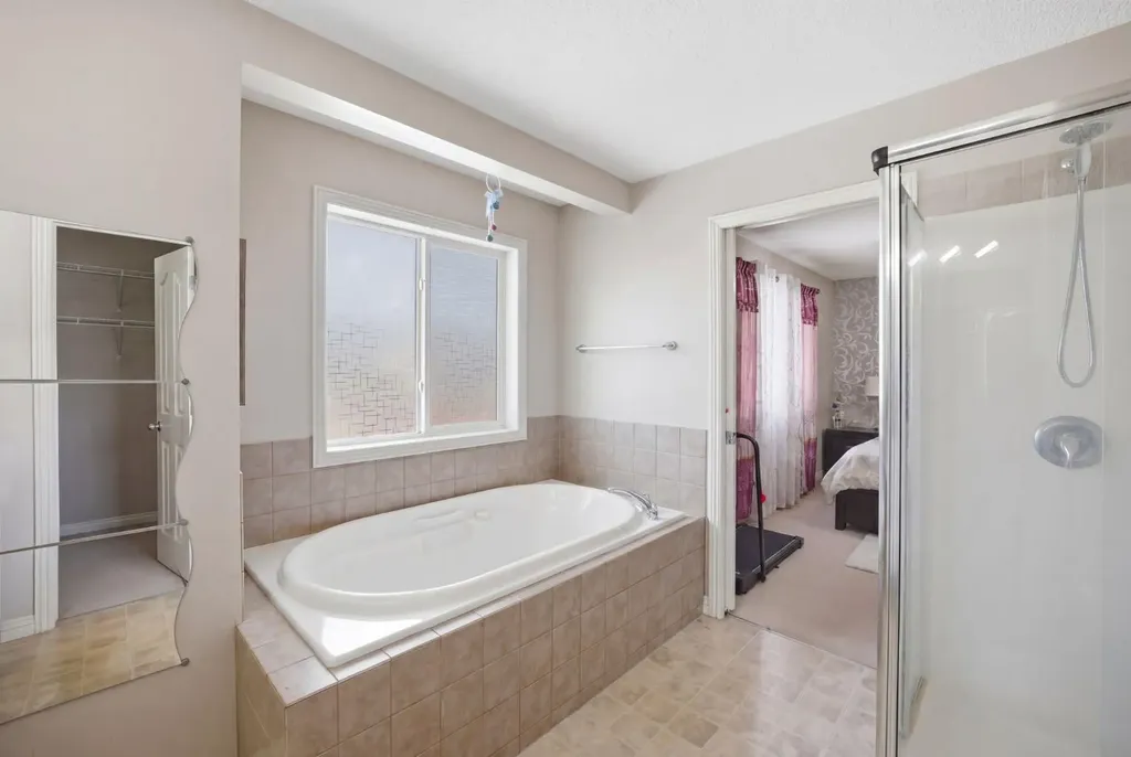 87 Kincora Drive NW Calgary AB T3R1L4