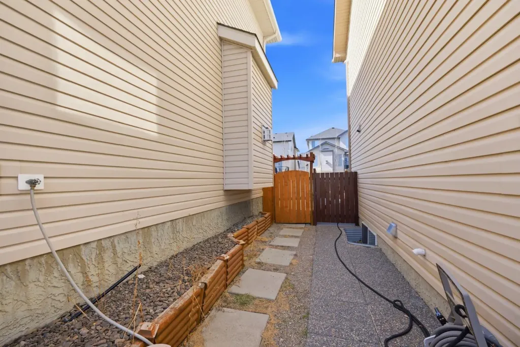 87 Kincora Drive NW Calgary AB T3R1L4