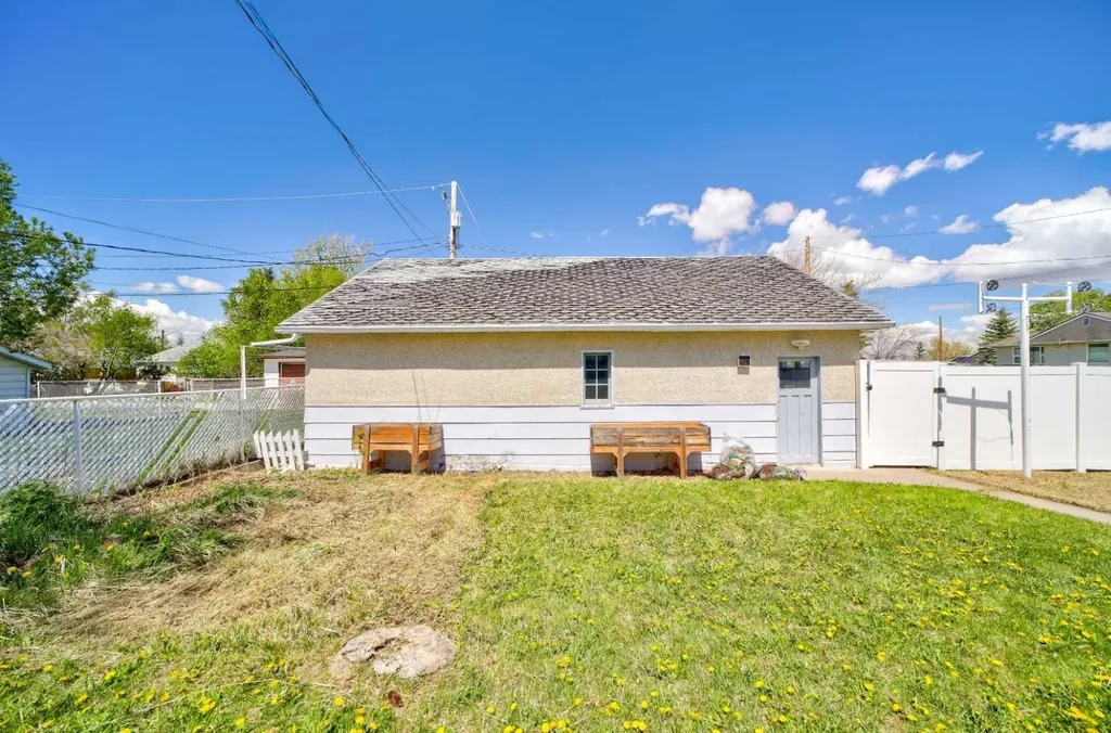 731 Mcdougall Street Pincher Creek AB T0K 1W0