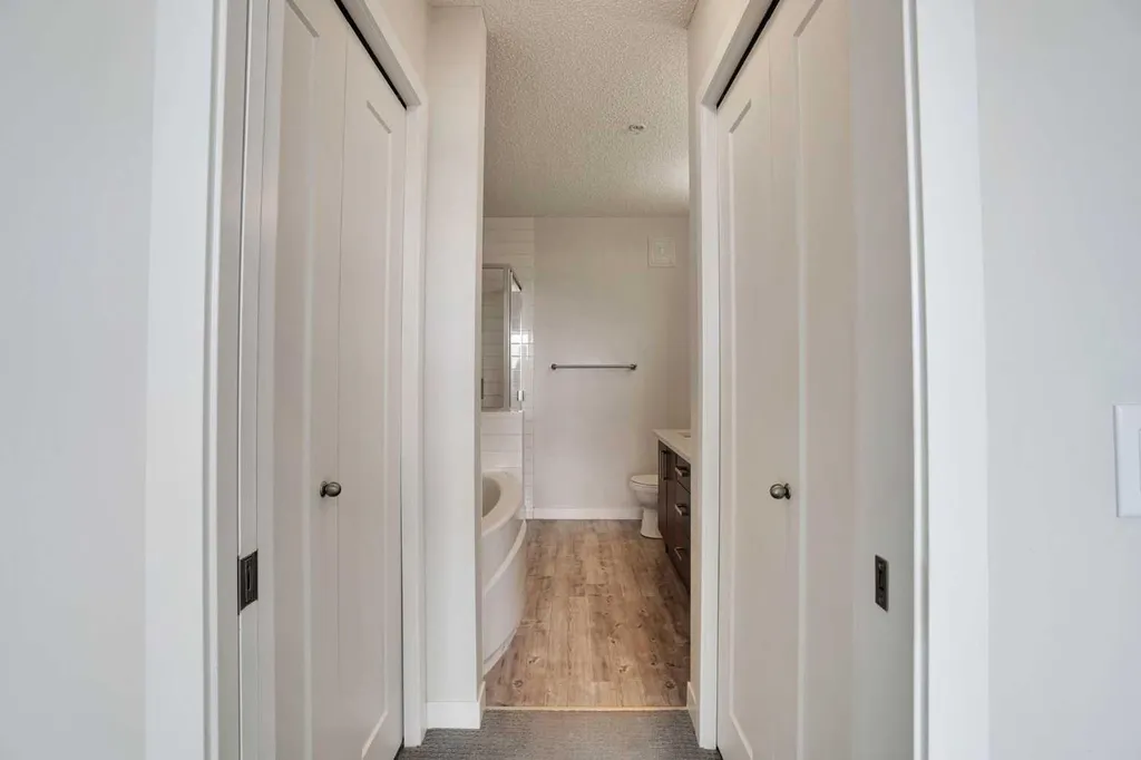 10 Westpark Link SW Calgary AB T3H 0Y5