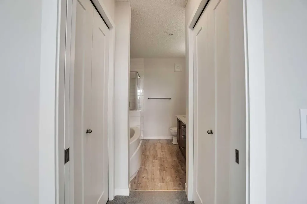 10 Westpark Link SW Calgary AB T3H 0Y5