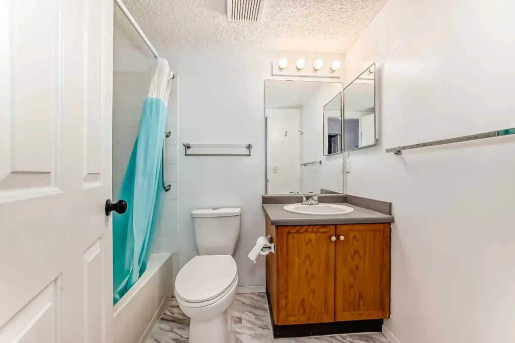 6224 17 Avenue SE Calgary AB T2A 7X8