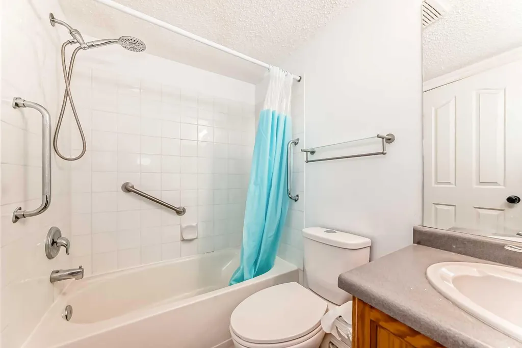 6224 17 Avenue SE Calgary AB T2A 7X8