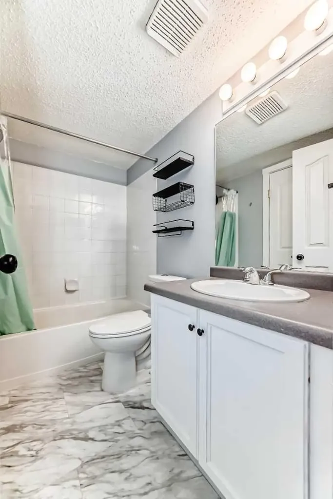 6224 17 Avenue SE Calgary AB T2A 7X8