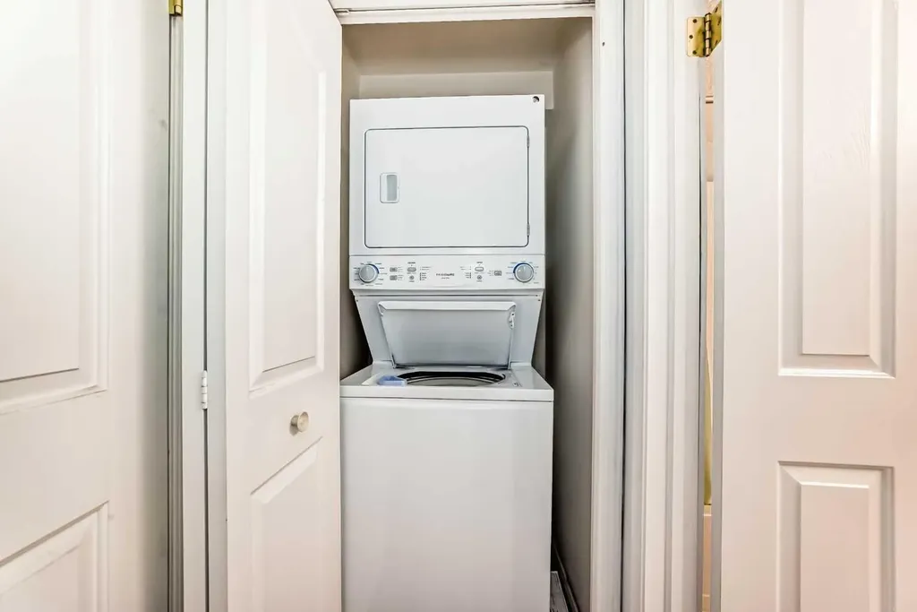 6224 17 Avenue SE Calgary AB T2A 7X8