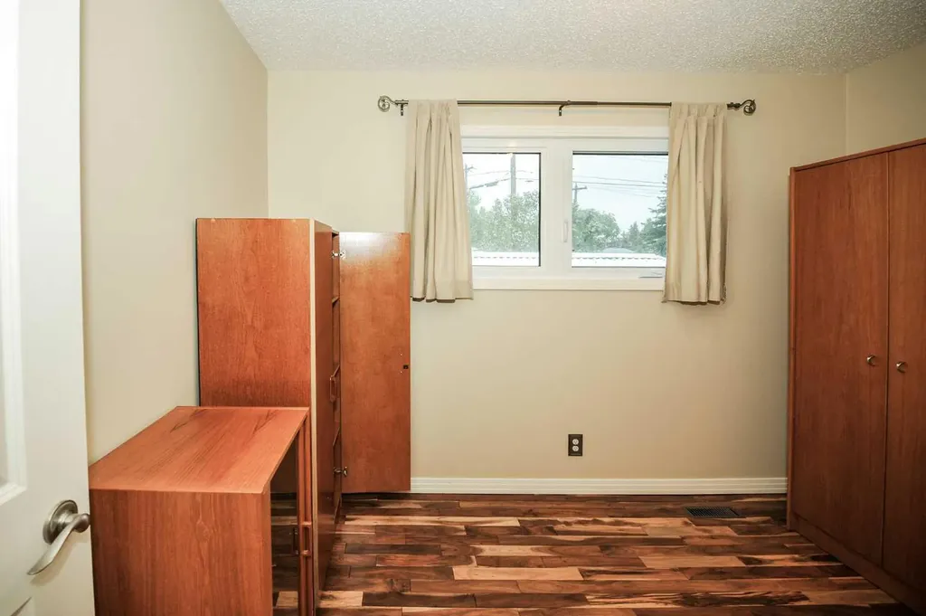 4513 67 Street Camrose AB T4V 2P8