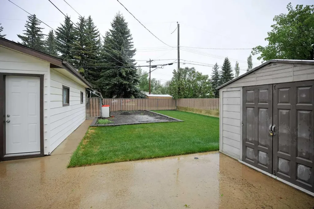 4513 67 Street Camrose AB T4V 2P8