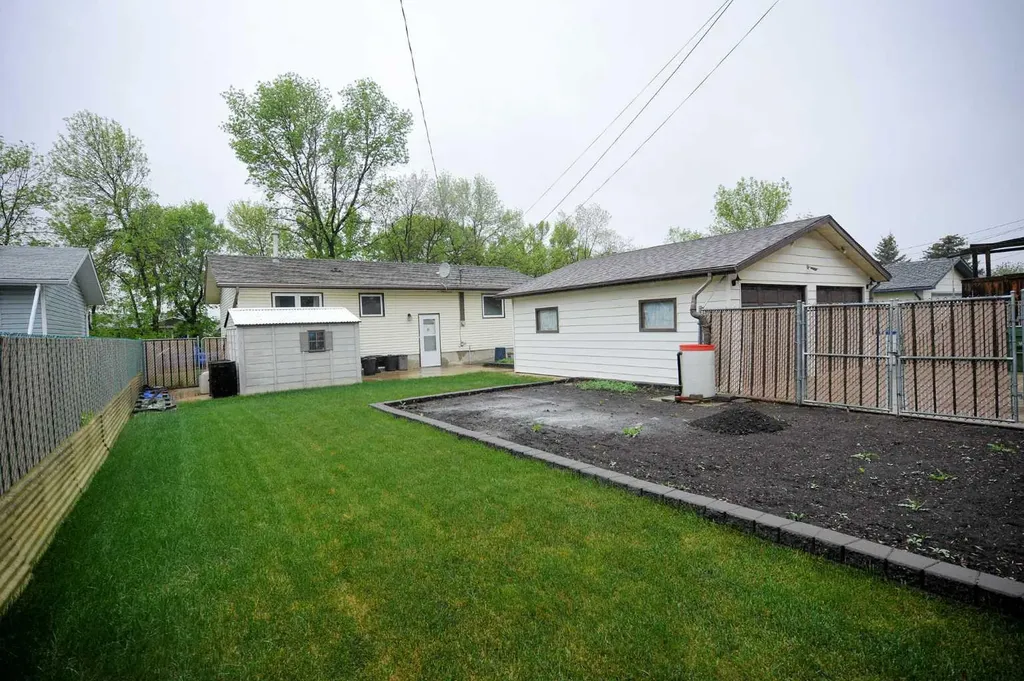 4513 67 Street Camrose AB T4V 2P8