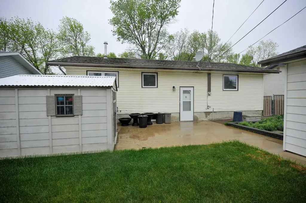 4513 67 Street Camrose AB T4V 2P8
