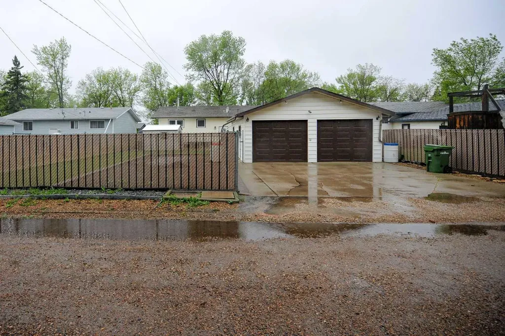 4513 67 Street Camrose AB T4V 2P8
