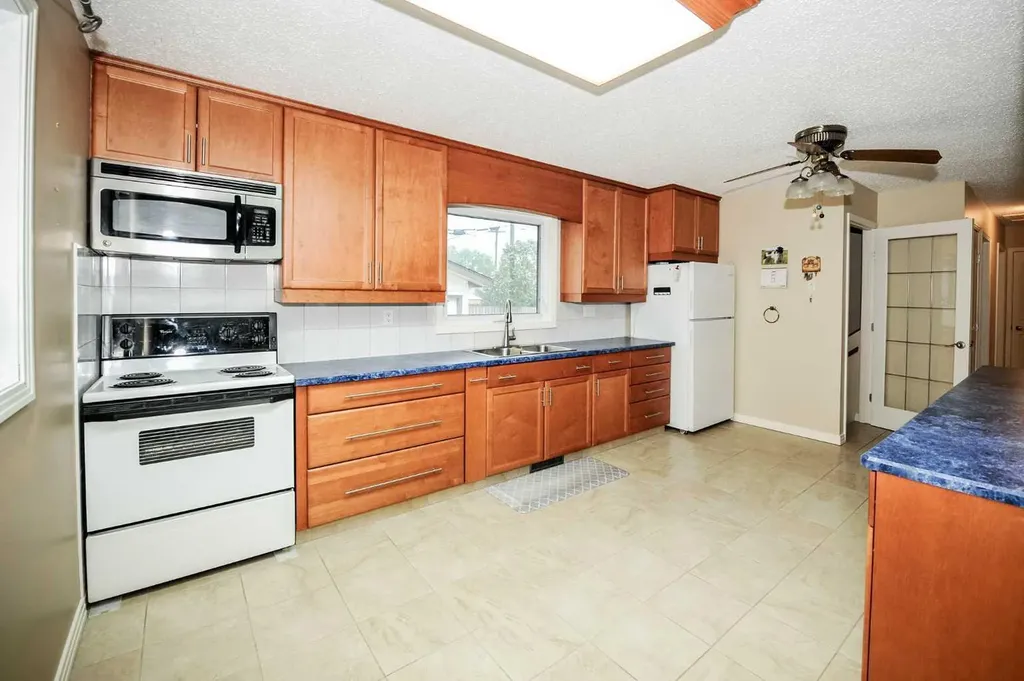 4513 67 Street Camrose AB T4V 2P8