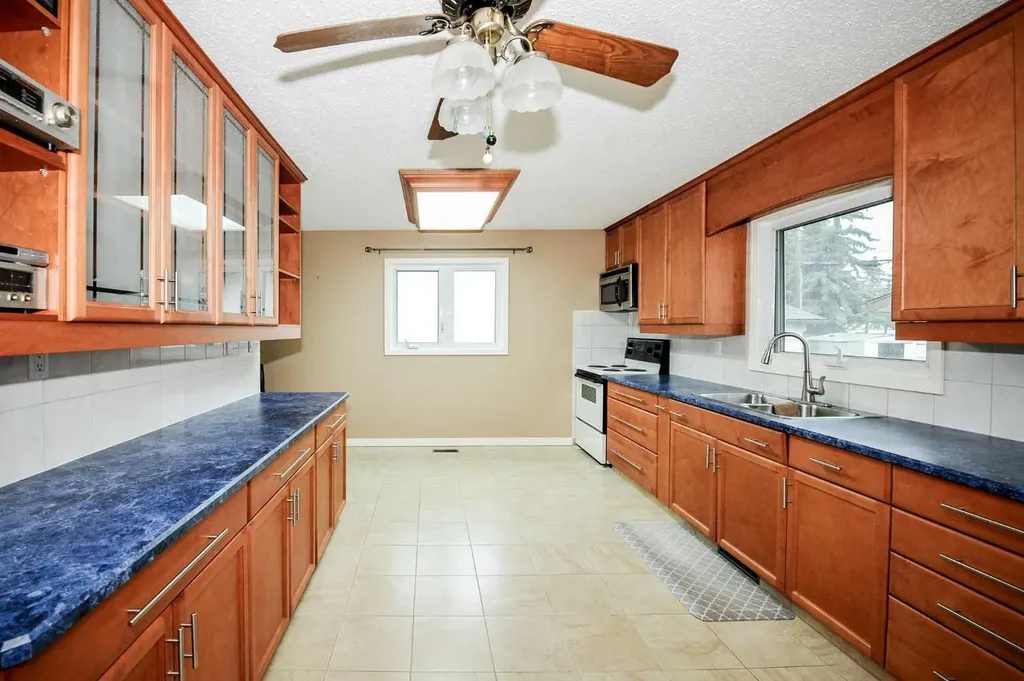 4513 67 Street Camrose AB T4V 2P8