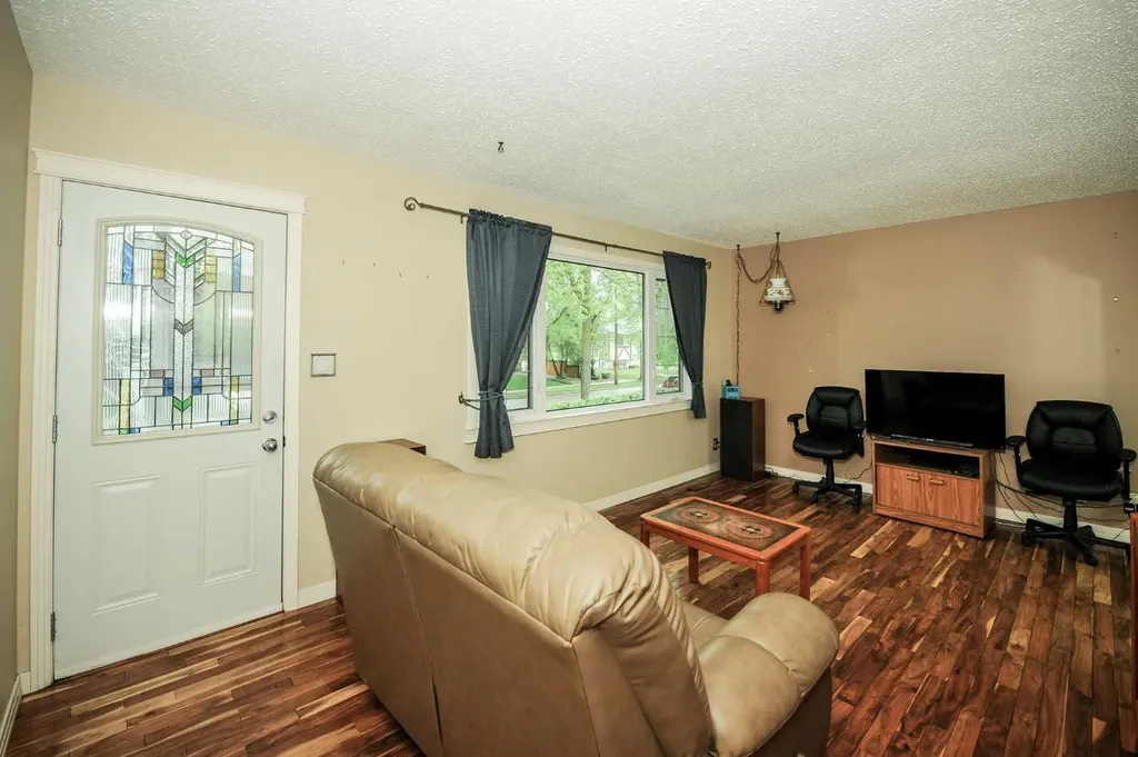 4513 67 Street Camrose AB T4V 2P8