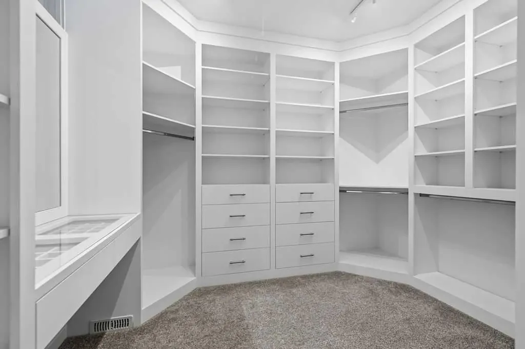1125 Russet Road NE Calgary AB T2E 5L4