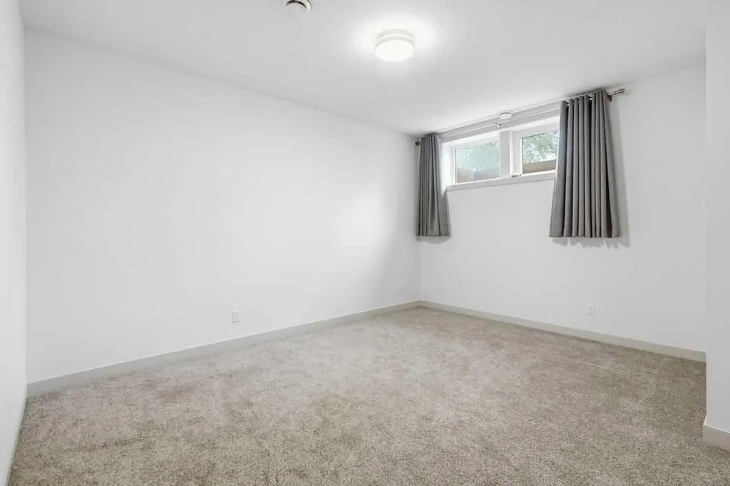 1125 Russet Road NE Calgary AB T2E 5L4