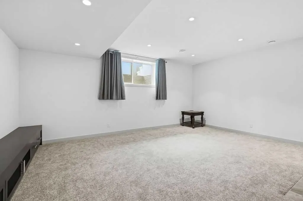 1125 Russet Road NE Calgary AB T2E 5L4