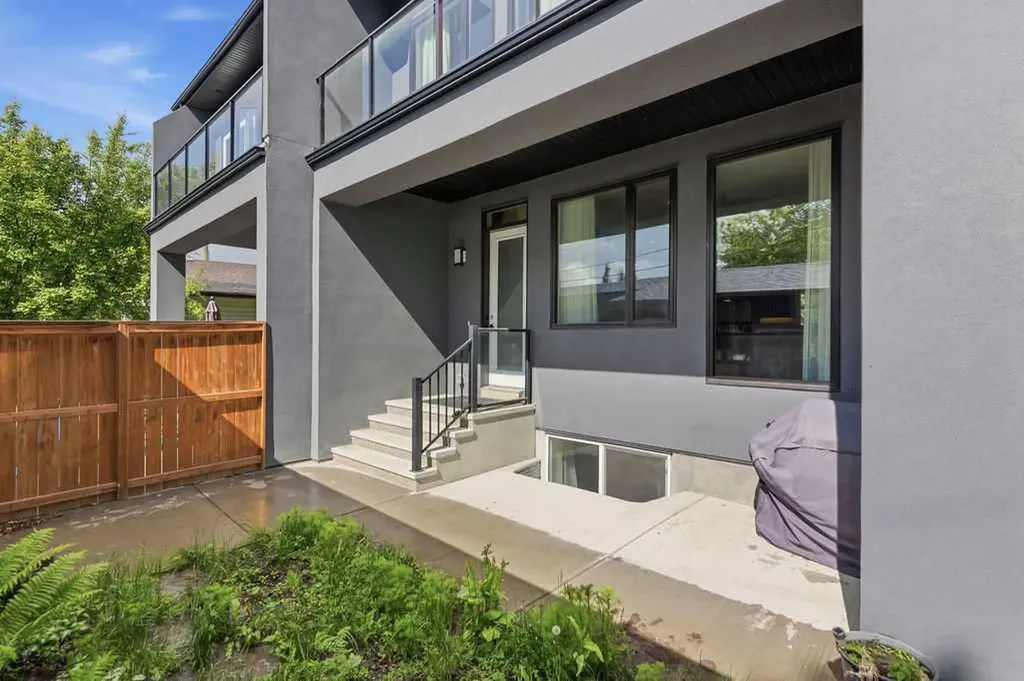 1125 Russet Road NE Calgary AB T2E 5L4